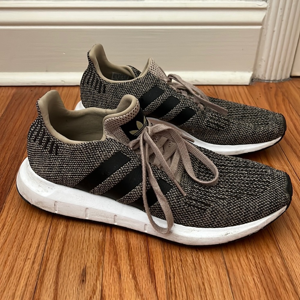 Adidas Swift Run CQ2117 mens size 9.5